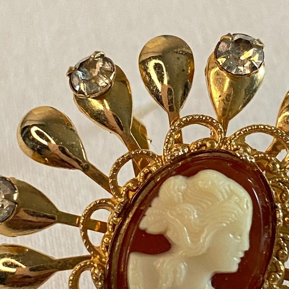 Cameo Brooch Victorian Revival Rhinestone Gold Tone Frame Lady Profile - Picture 4 of 10